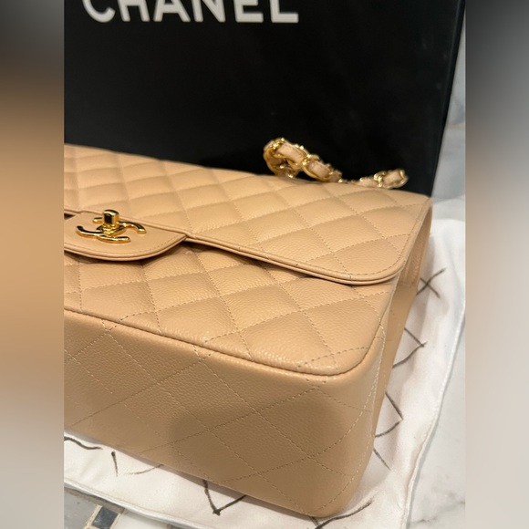 CHANEL Jumbo Beige Quilted Shoulder Bag - Picture 6 of 16